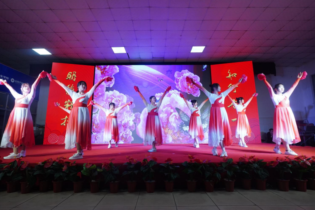 山东万通2021年教育教学百日工程总结暨表彰大会圆满成功!