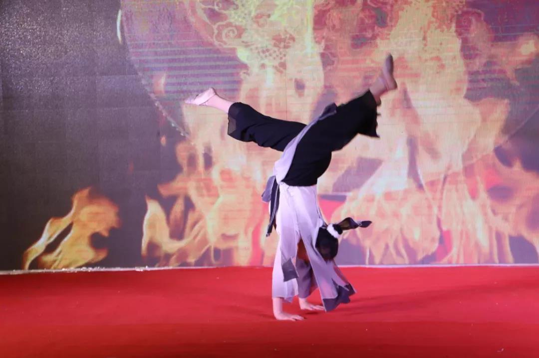 山东万通2021年教育教学百日工程总结暨表彰大会圆满成功!