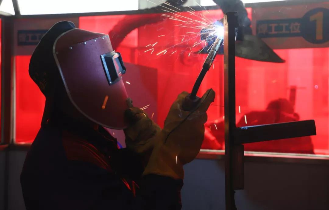 想学习焊工技术又担心没保障?山东万通焊工定向委培班来啦!