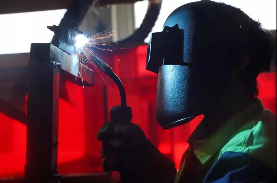 想学习焊工技术又担心没保障?山东万通焊工定向委培班来啦!