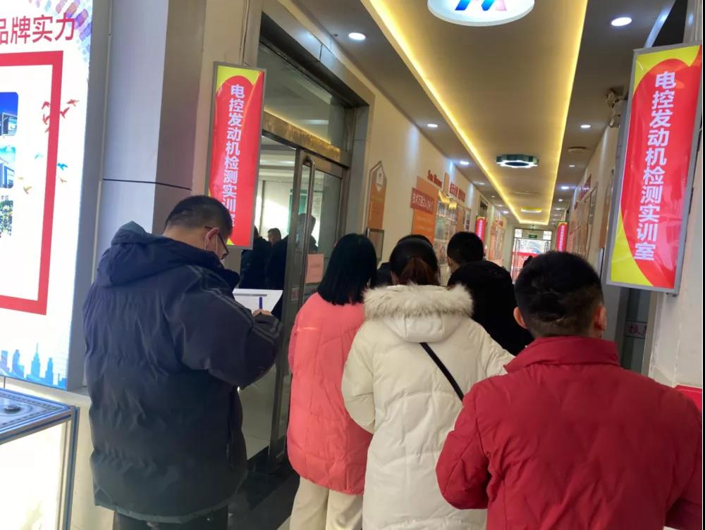 山东万通新生分批次集中报到日,第一天氛围就如此火爆!