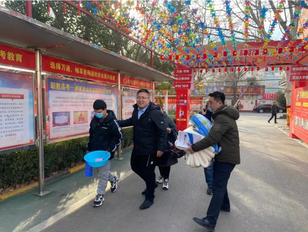 山东万通新生分批次集中报到日,第一天氛围就如此火爆!