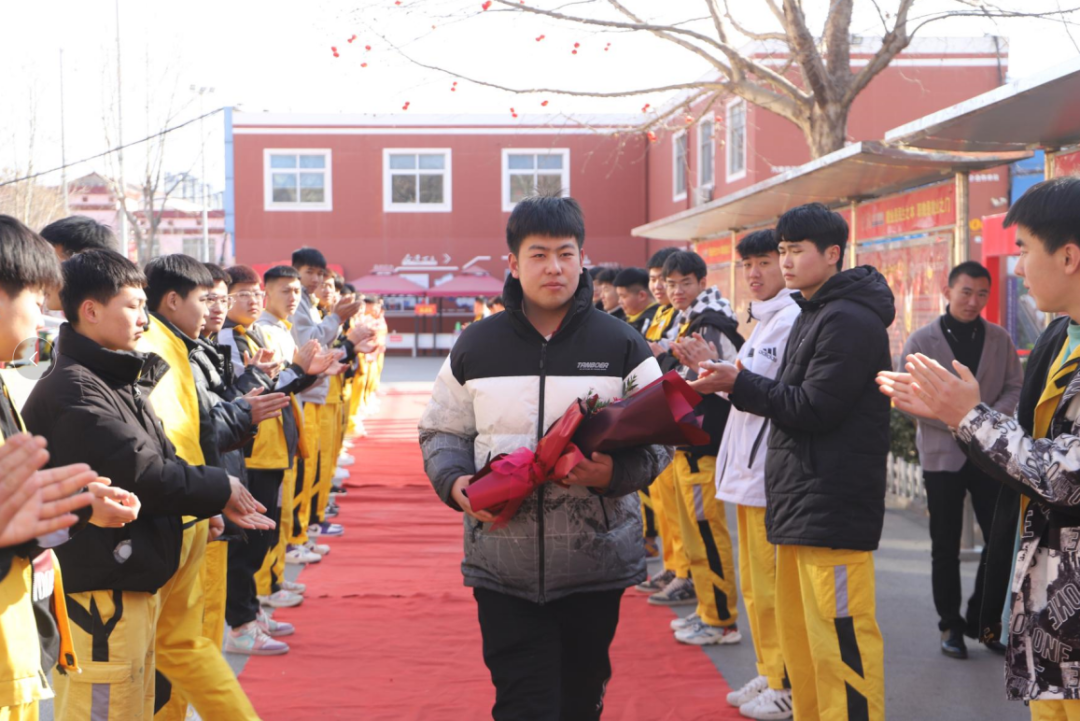 山东万通2022年杰出学子母校行|分享成功经验,凝聚榜样力量!