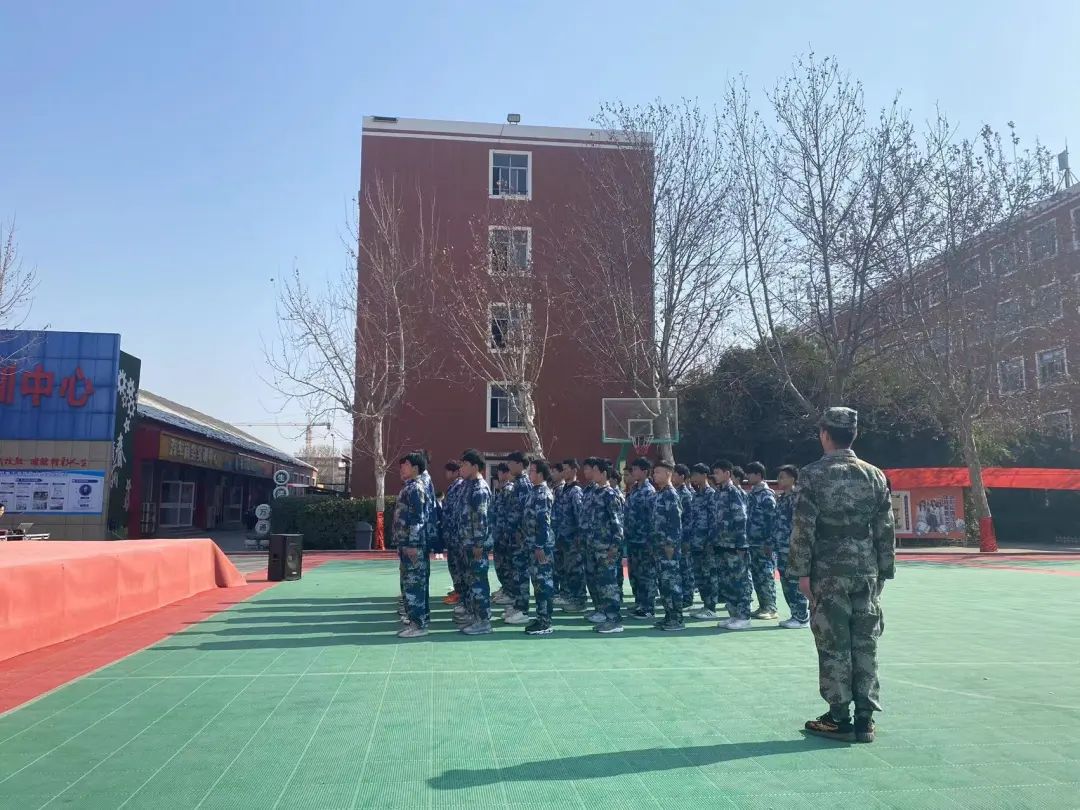 鲜衣怒马少年时，山东万通2023级春季入学新生军训汇演展风采