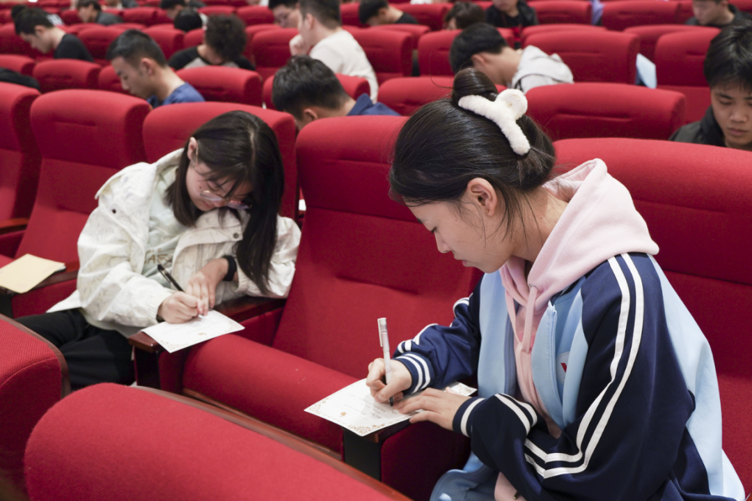 山东万通升学部毕业班倒计时两百天誓师动员大会隆重举行