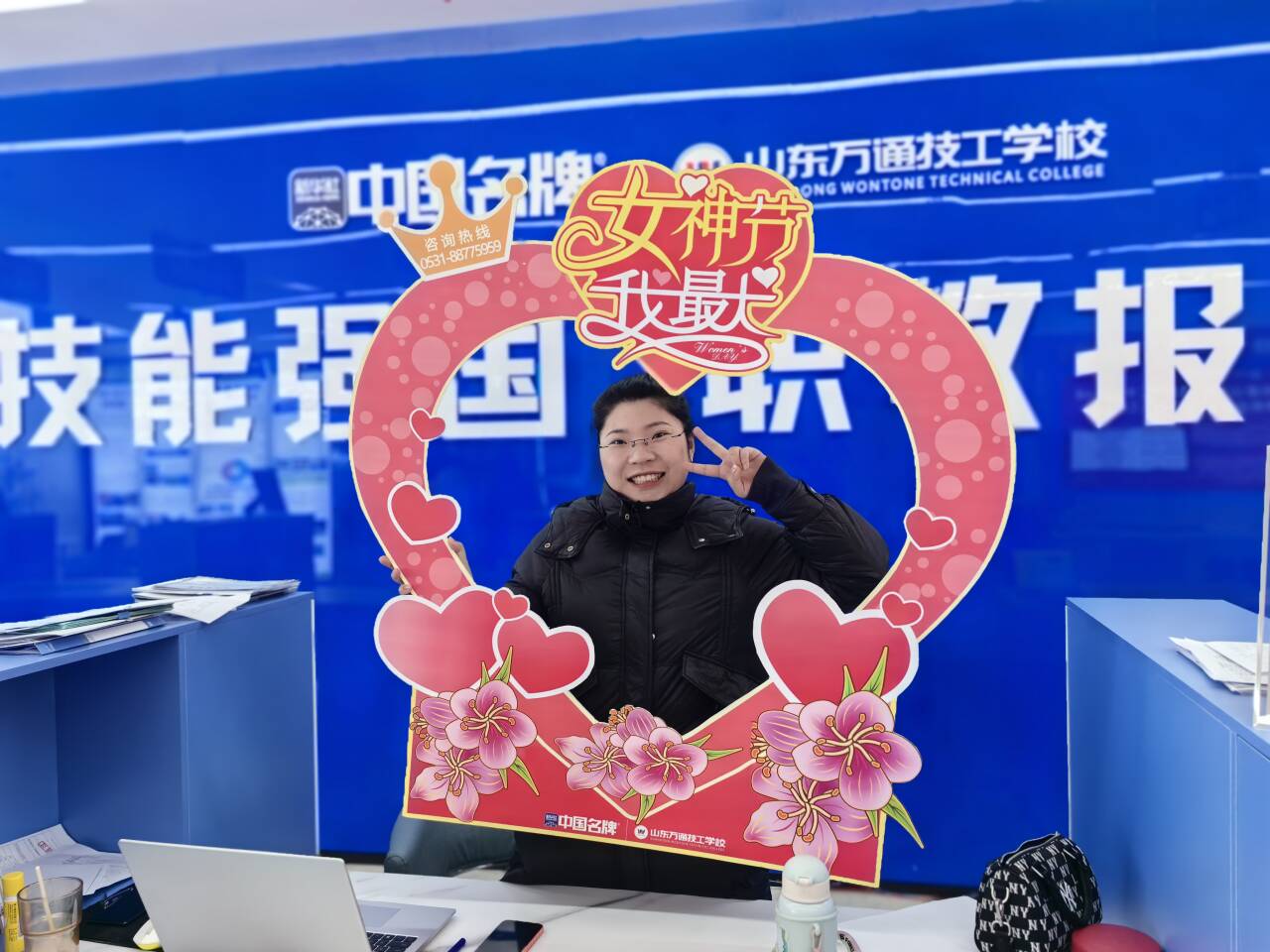 妇女节,山东万通祝全体女老师和女同学节日快乐!