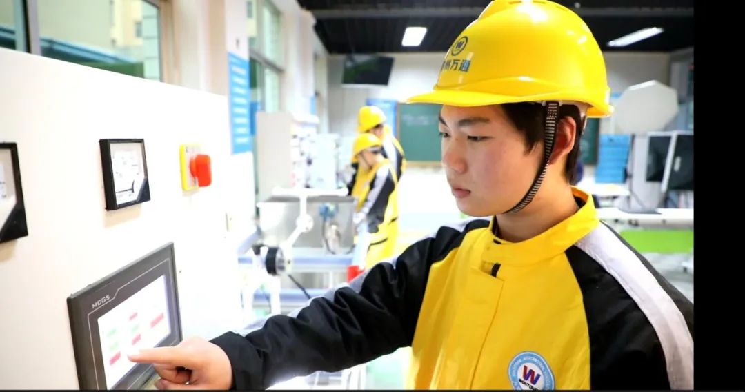 零基础也能学PLC?来山东万通,实现您从小白到工程师的蜕变!