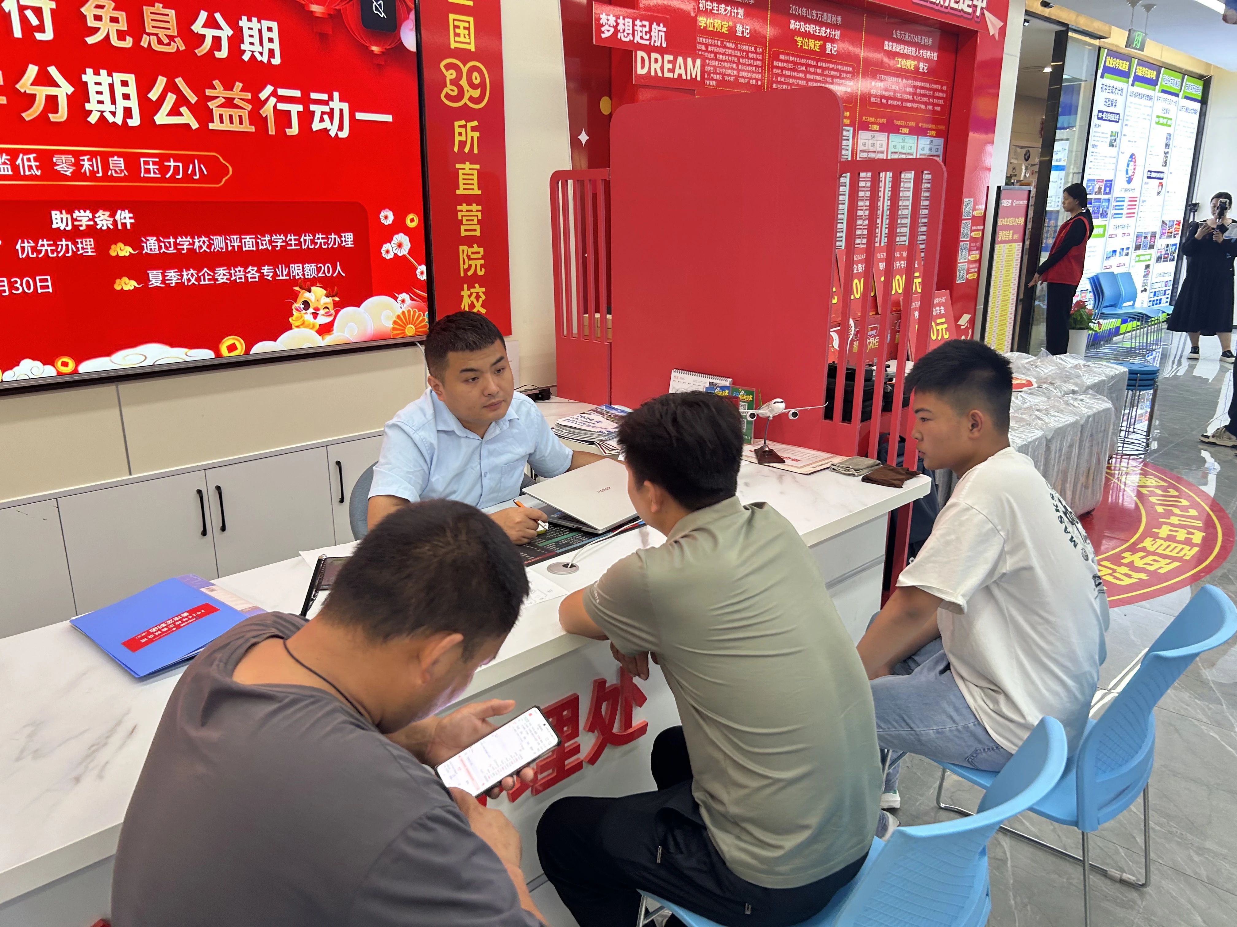 火火火||快来围观山东万通2024年夏秋季第一批新生集中报到日火热现场!