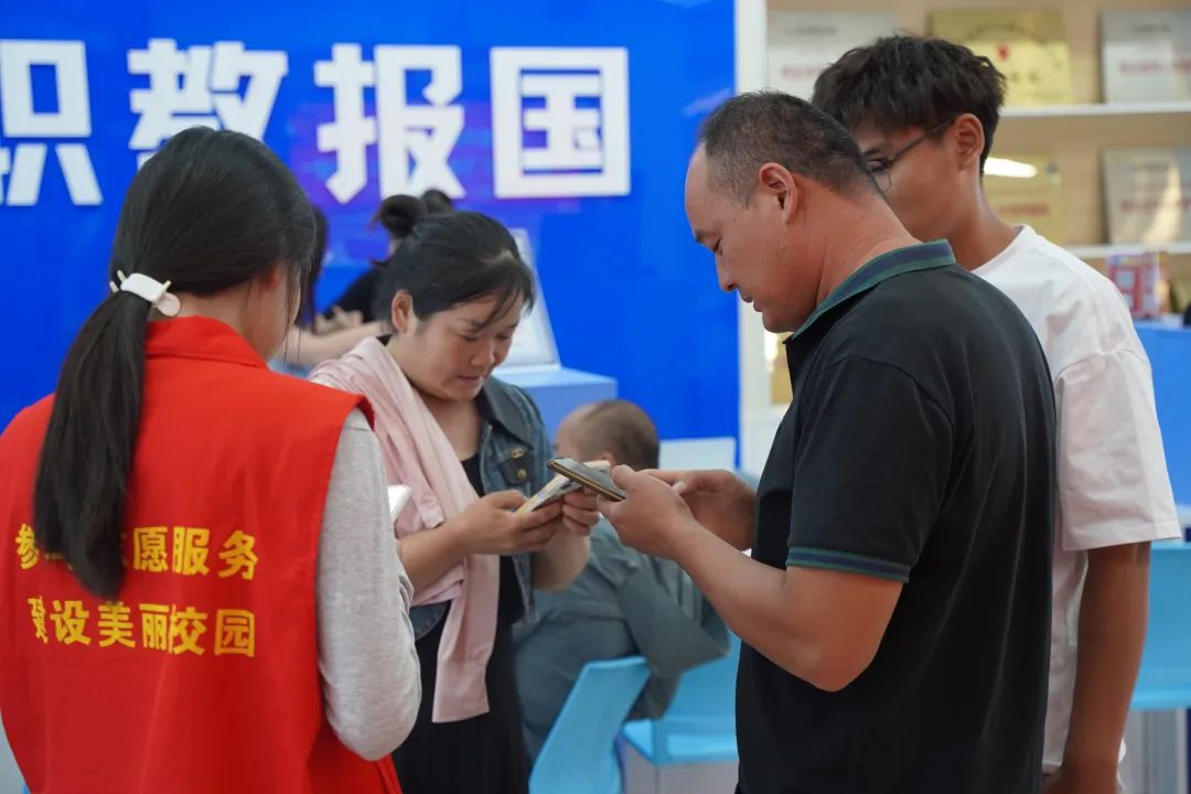 火火火||快来围观山东万通2024年夏秋季第一批新生集中报到日火热现场!