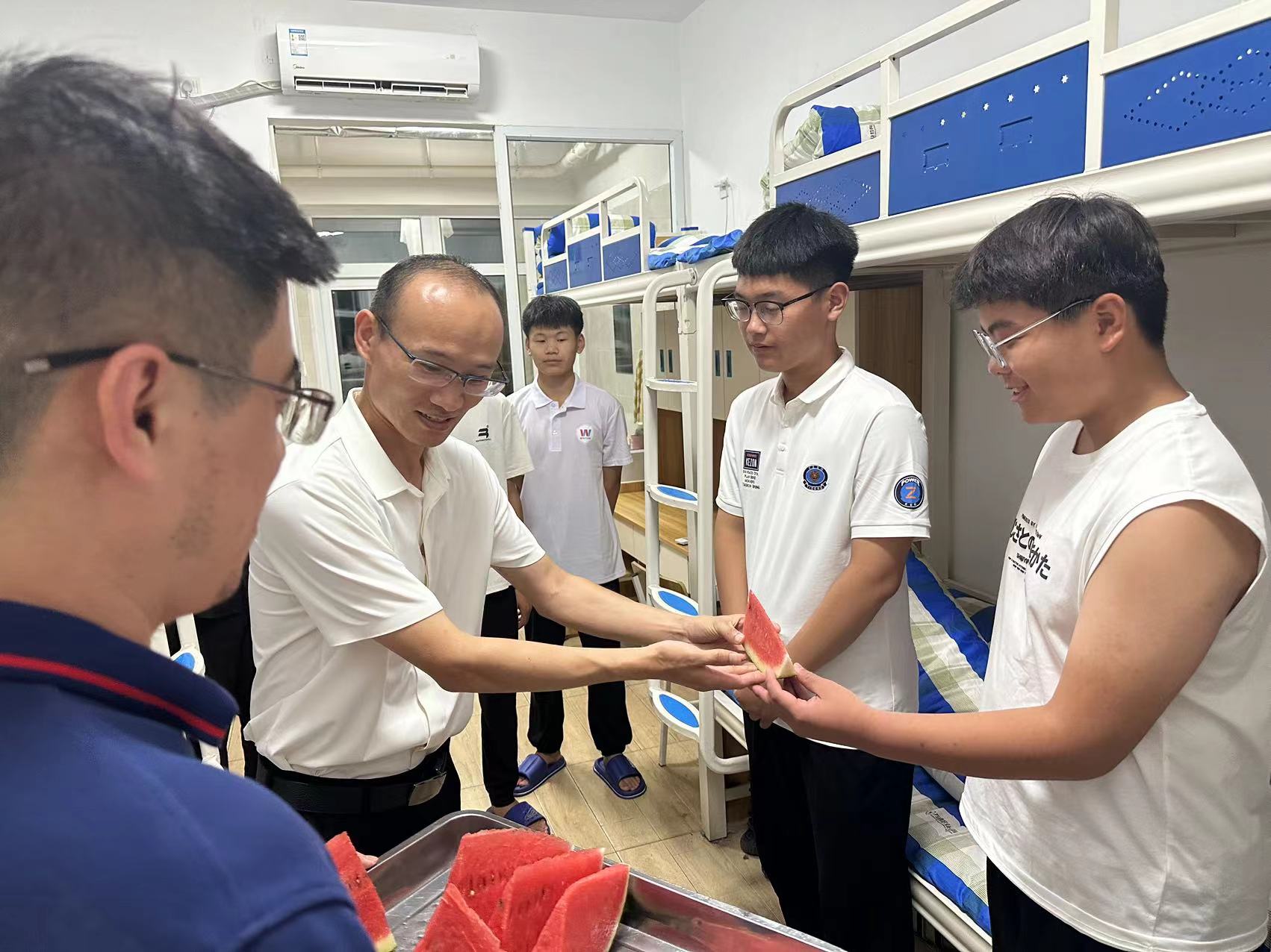 火火火||快来围观山东万通2024年夏秋季第一批新生集中报到日火热现场!