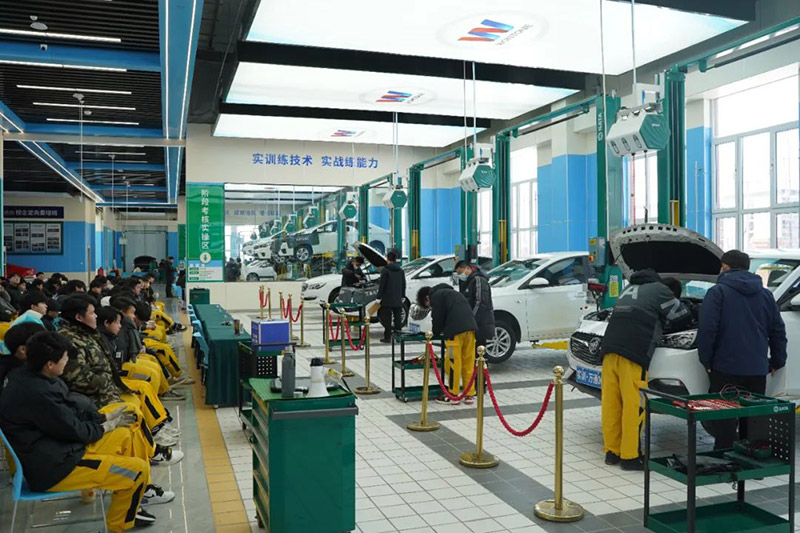 山东万通迎来新生报道,全方位助力学子融入校园生活