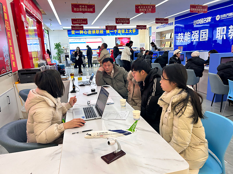 山东万通迎来新生报道,全方位助力学子融入校园生活