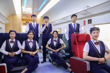 当周末校园开放日 遇见三八女神节校园感恩“技” 让爱得体现具象化