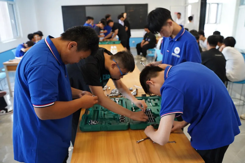 往届辍学生,还能报名等9月入学吗?