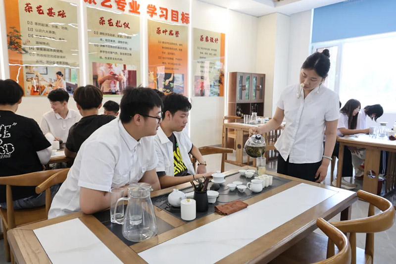 山东万通学校新生适应教育图鉴：欢声笑语的的青春序章！