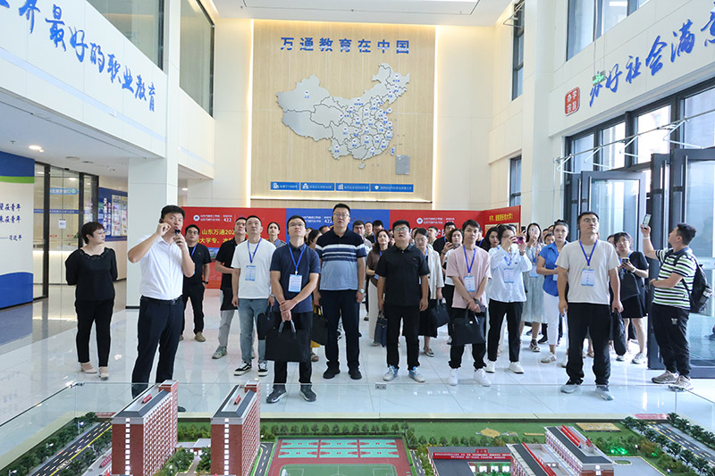 鲁喀携手共探职教新路径：喀什人社系统干部走进山东万通技工学校交流学习