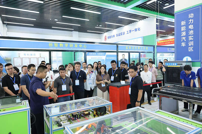 鲁喀携手共探职教新路径：喀什人社系统干部走进山东万通技工学校交流学习