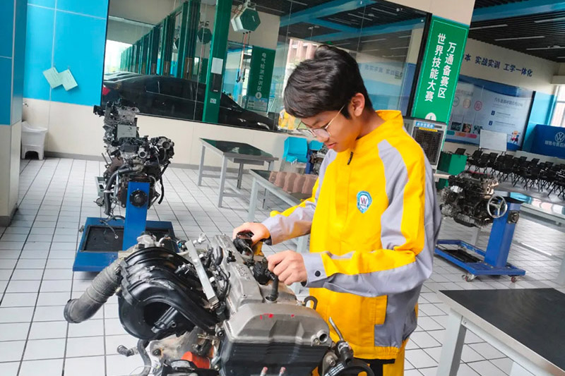 告别中职“光看不练”，实战技能+高薪就业一步到位！