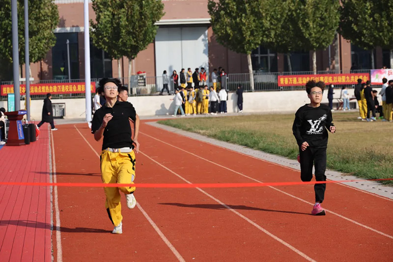 山东万通2025年秋季校园运动会圆满举行,多项精彩赛事点燃青春激情