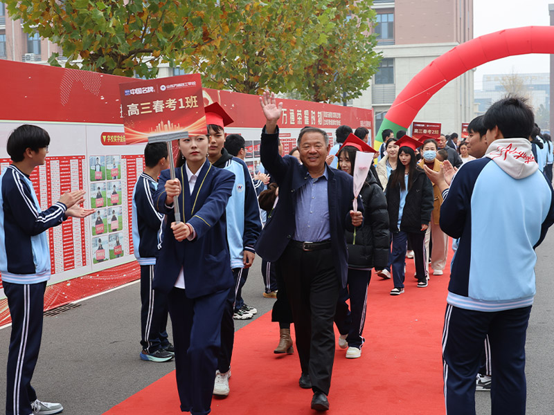 十八而志,筑梦远航 山东万通高三年级“成人礼”圆满礼成!