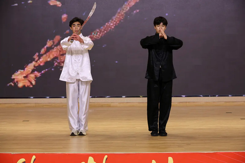 匠心筑梦迎五一，青春逐梦耀万通！山东万通五一联欢晚会圆满落幕！